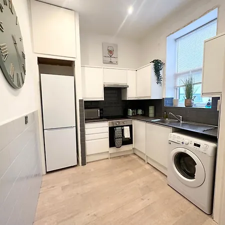 The City Surfer Apartment - By Coastline Retreats - Parking Included - Sleeps 5 - City Centre Bournemouth Exterior photo