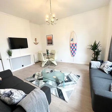 The City Surfer Apartment - By Coastline Retreats - Parking Included - Sleeps 5 - City Centre Bournemouth Exterior photo