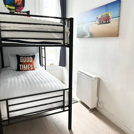 The City Surfer Apartment - By Coastline Retreats - Parking Included - Sleeps 5 - City Centre Bournemouth Exterior photo