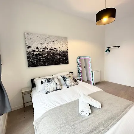 The City Surfer Apartment - By Coastline Retreats - Parking Included - Sleeps 5 - City Centre Bournemouth Exterior photo