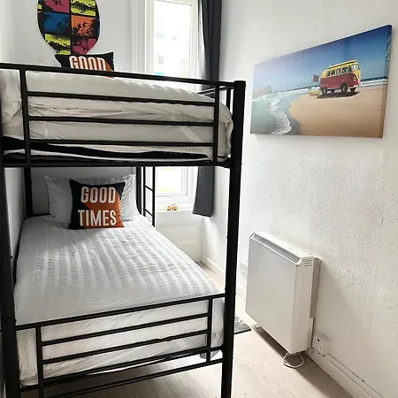 The City Surfer Apartment - By Coastline Retreats - Parking Included - Sleeps 5 - City Centre Bournemouth Exterior photo