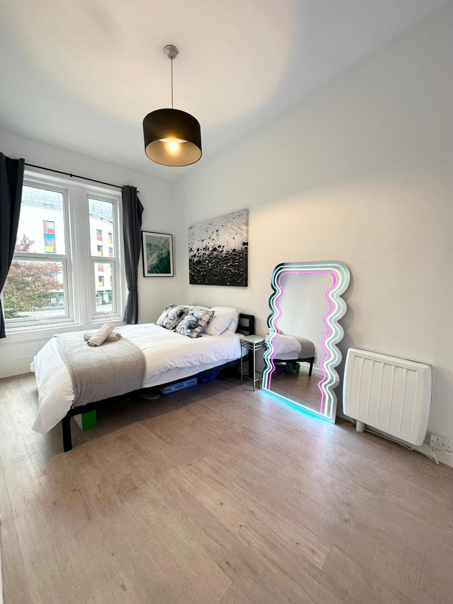 The Surfer - By Coastline Retreats - Parking Included - Sleeps 5 - Centre * Борнмут