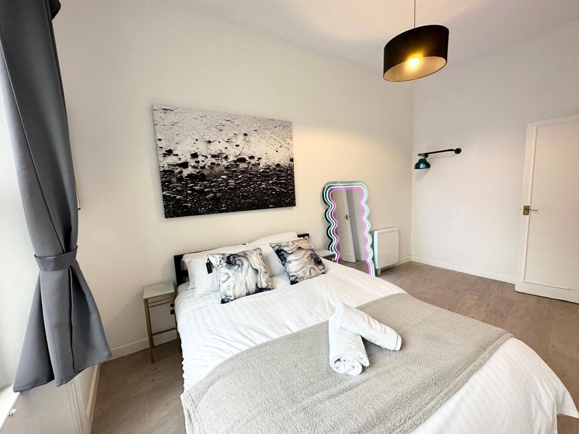 The Surfer - By Coastline Retreats - Parking Included - Sleeps 5 - Centre * Борнмут