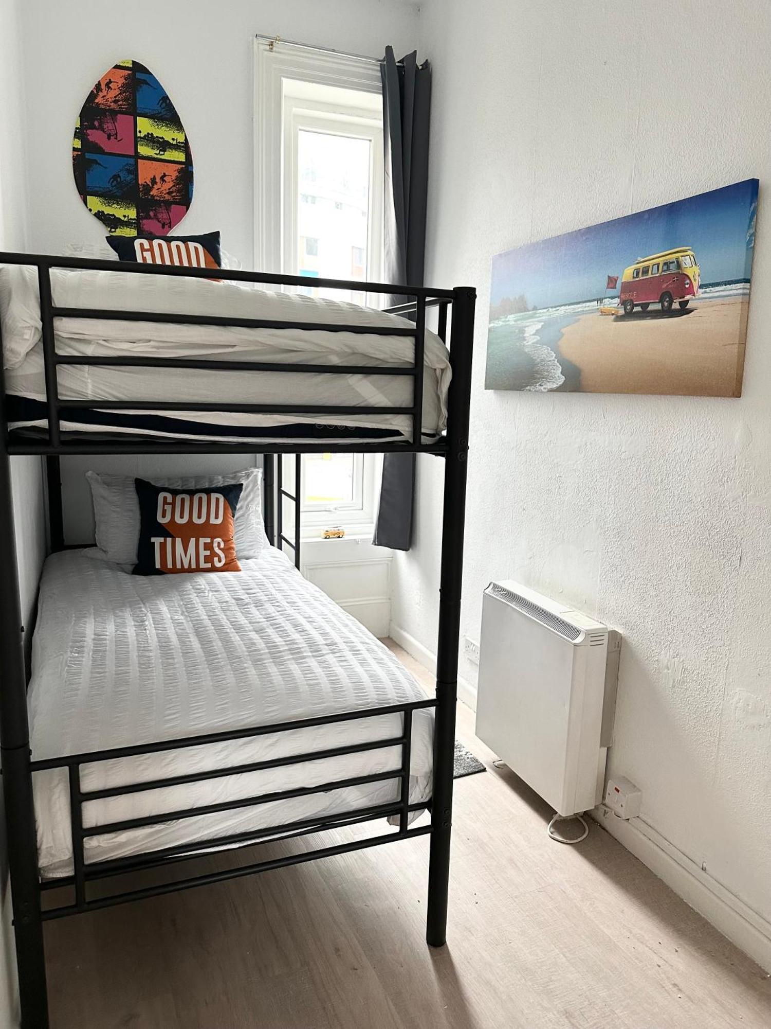 The Surfer - By Coastline Retreats - Parking Included - Sleeps 5 - Centre * Борнмут